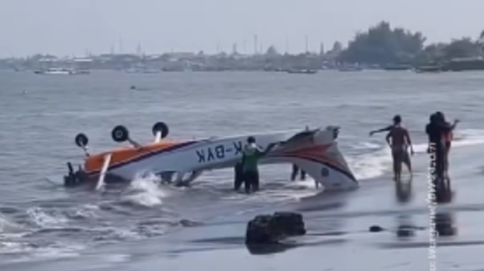 pesawat jatuh banyuwangi