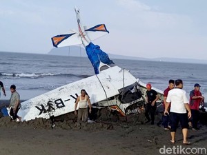 Detik-detik Pesawat Latih Mendarat Darurat di Muncar Banyuwangi: Mayday!