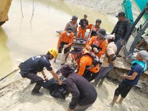 Video: Evakuasi Jasad Pemilik Tambang yang Tertimbun Longsor di Bangka Selatan