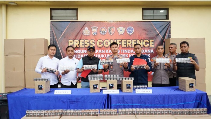 Polisi gagalkan penyelundupan rokok ilegal di Pelabuhan Merak (dok. Polsek KP Merak)