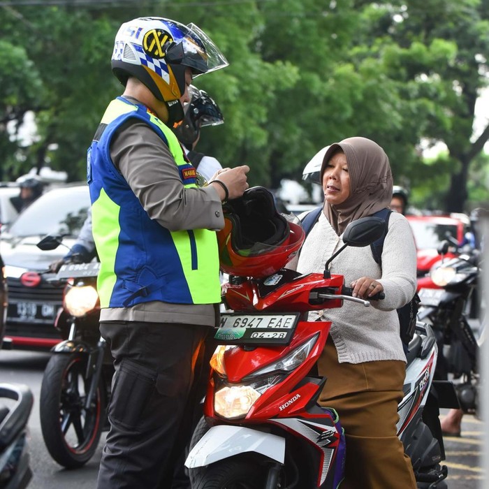 Polresta Malang Kota Menyapa dan Berikan Pelayanan kepada Masyarakat