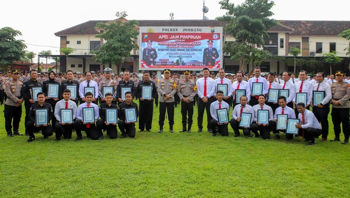 Puluhan anggota Polres Jombang sabet penghargaan