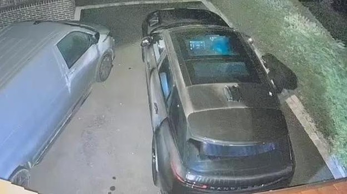Range Rover dicuri maling