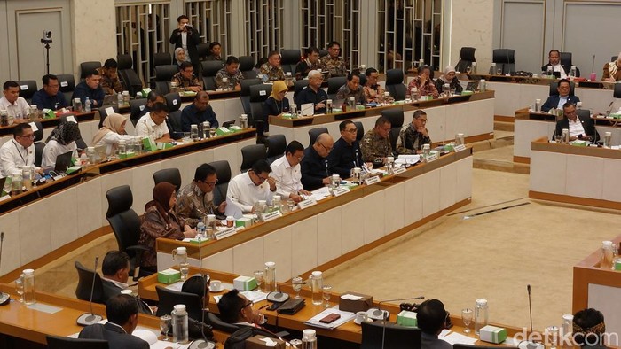 Rapat Bulog di Komisi IV DPR RI di Senayan, Jakarta Pusat, Selasa (4/1/2025).