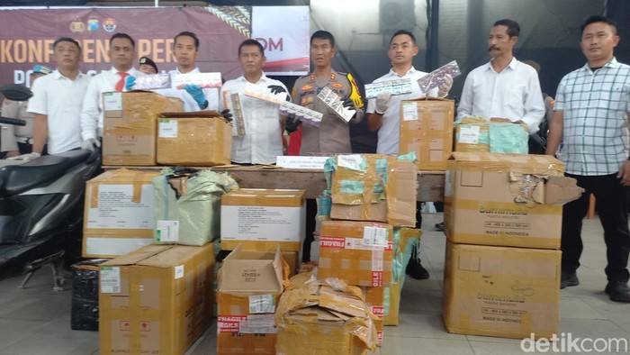 Rokok ilegal yang diamankan di Polres Sampang