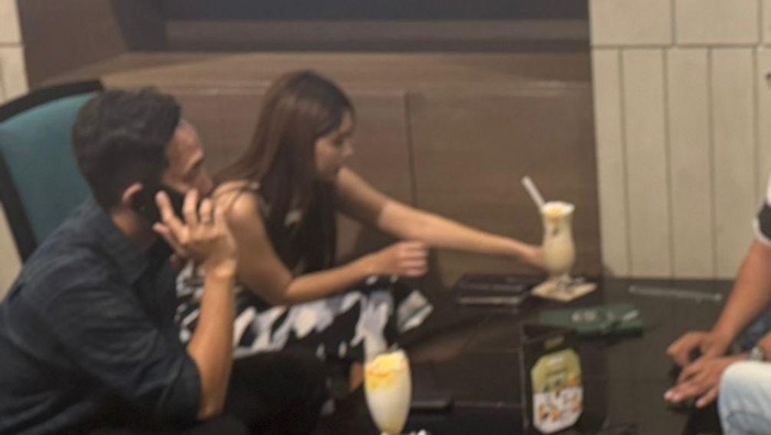 Suami di Gresik dan selebgram selingkuhannya diamankan di cafe Surabaya