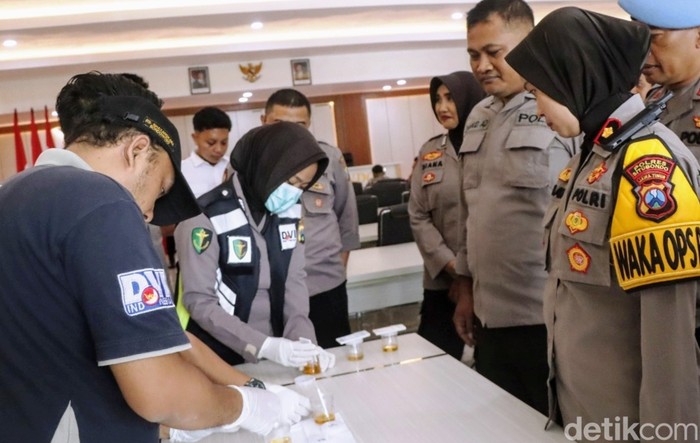 tes urine dadakan Polres Situbondo