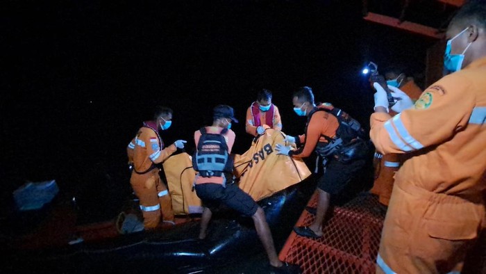 Tim SAR berhasil mengevakuasi jasad Tina yang diterkam buaya