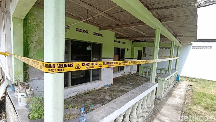 TKP pembunuhan Watiyem di kawasan Bangunjiwo, Bantul kini digaris polisi, Selasa (4/2/2025).
