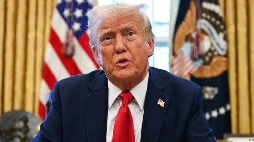 Trump mengonfirmasi penundaan itu setelah berbicara dengan para pemimpin Meksiko dan Kanada (Foto: Jim Watson/AFP/Getty Images)