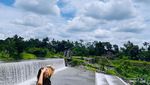 Ini Air Terjun Cantik dengan Latar Belakang Gunung Merapi