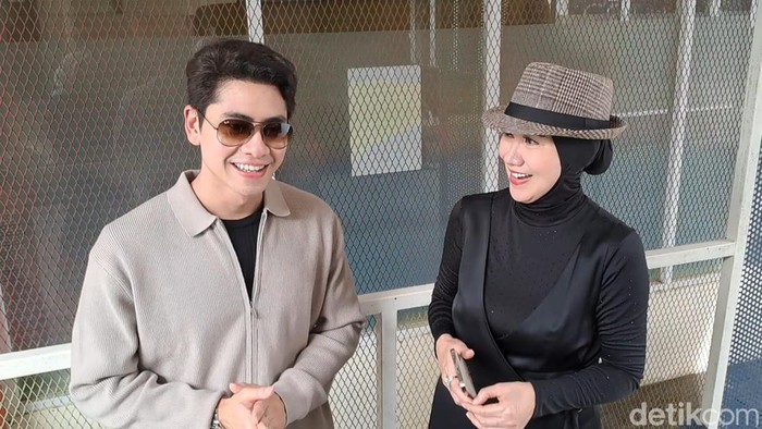 Venna Melinda dan anaknya saat ditemui di kawasan Jakarta.