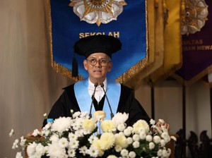Wamenkeu Anggito Dikukuhkan sebagai Guru Besar UGM