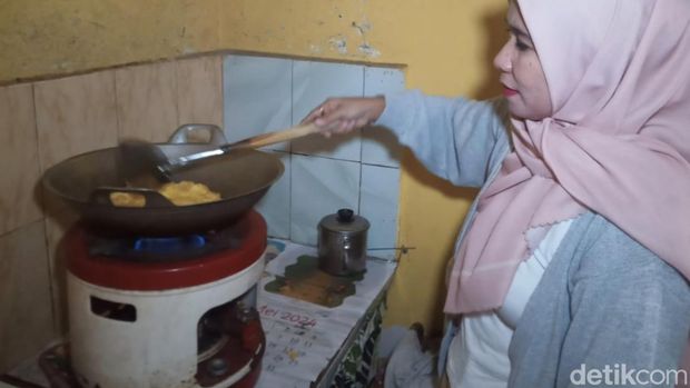 Warga Purwakarta gunakan kompor minyak tanah