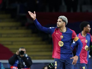 Luis Suarez Dukung Araujo Pindah ke Liverpool