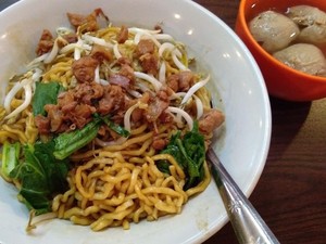 Bakmi Legendaris di Jakarta Timur hingga Cara Makan yang Bikin Culture Shock