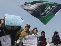 Aksi 78 Tahun HMI di Patung Kuda Jakarta