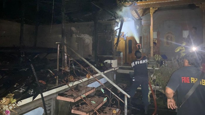Bale sari di Tabanan terbakar pada Rabu (5/2/2025). Foto: Istimewa/Polsek Tabanan