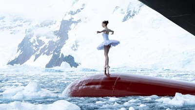 Foto: Viral Balerina Menari di Kapal yang Membelah Lautan Es, Dikira  AI