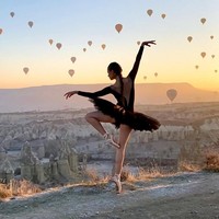 Pada 2021, ia mulai membagikan kreasi tariannya di media sosial, yang berhasil menarik jutaan penonton. Dalam beberapa tahun terakhir, Victoria telah berkolaborasi dengan berbagai seniman multidisiplin dan atlet tingkat tinggi untuk Olimpiade 2024 Paris. (Foto: Instagram/@victoriadauberville)