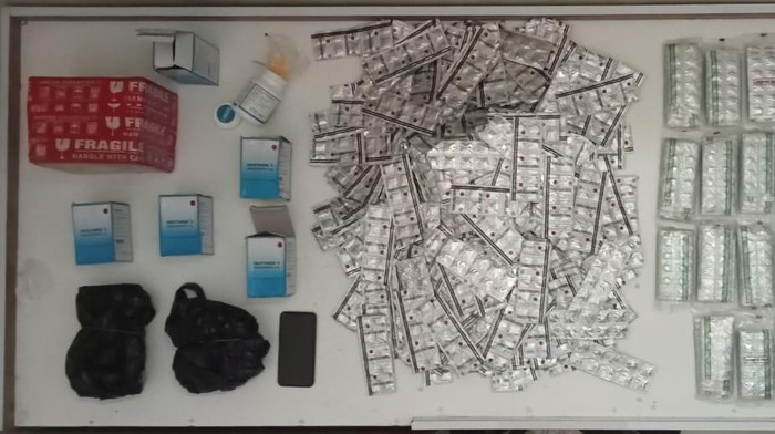 Barang bukti obat terlarang yang dijual eks sopir kayu di Cianjur