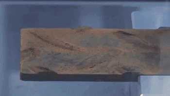 Besi karatan dilaser dan jadi sekinclong ini. Foto: TRUMPF Inc. via Bored Panda