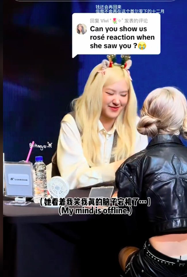 Brittney bertemu dengan Rose BLACKPINK dalam sebuah fansign beberapa waktu lalu. Dalam kesempatan tersebut, netizen melihat persamaan antara dia dan Rose.Foto: Dok. TikTok @brittneygogogo