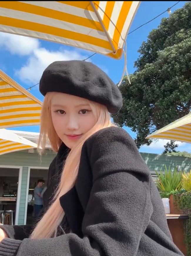 Tak hanya saat bertemu Rose, berbagai penampilan Brittney di keseharian memang mirip dengan Rose. Sebagai fans ia mungkin terinspirasi dengan gaya wanita 27 tahun itu. Foto: Dok. TikTok @brittneygogogo