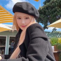 Tak hanya saat bertemu Rose, berbagai penampilan Brittney di keseharian memang mirip dengan Rose. Sebagai fans ia mungkin terinspirasi dengan gaya wanita 27 tahun itu. Foto: Dok. TikTok @brittneygogogo