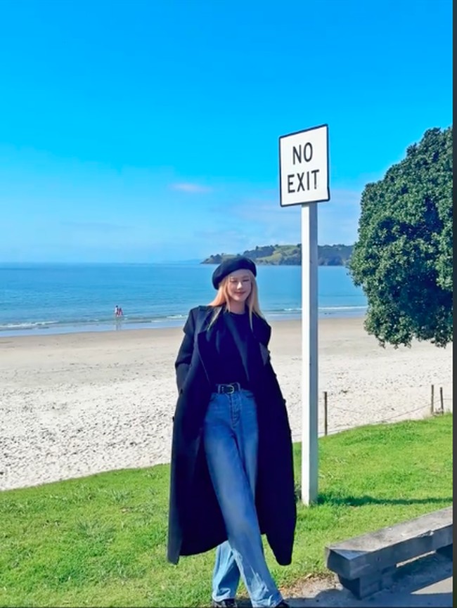 Sayangnya kemiripan mereka tidak hanya mengundang pujian tapi juga hujatan. Beberapa orang menganggap jika ‘cosplay’ Brittney sebagai Rose adalah sesuatu yang mengerikan. Foto: Dok. TikTok @brittneygogogo