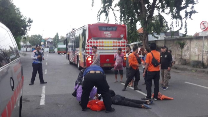 Bus Suroboyo kecelakaan