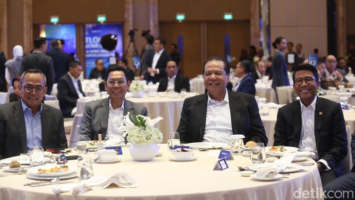 Founder & Chairman CT Corp Chairul Tanjung (CT) menghadiri 'Outlook Ekonomi DPR: Bedah APBN 2025 Membangun Kepercayaan Pasar'. Acara digelar di The St Regis Jakarta.