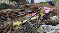 Angin puting beliung yang terjadi pada Selasa (4/2/2025) tersebut mengakibatkan 30 rumah di Kelurahan tersebut mengalami kerusakan. 
