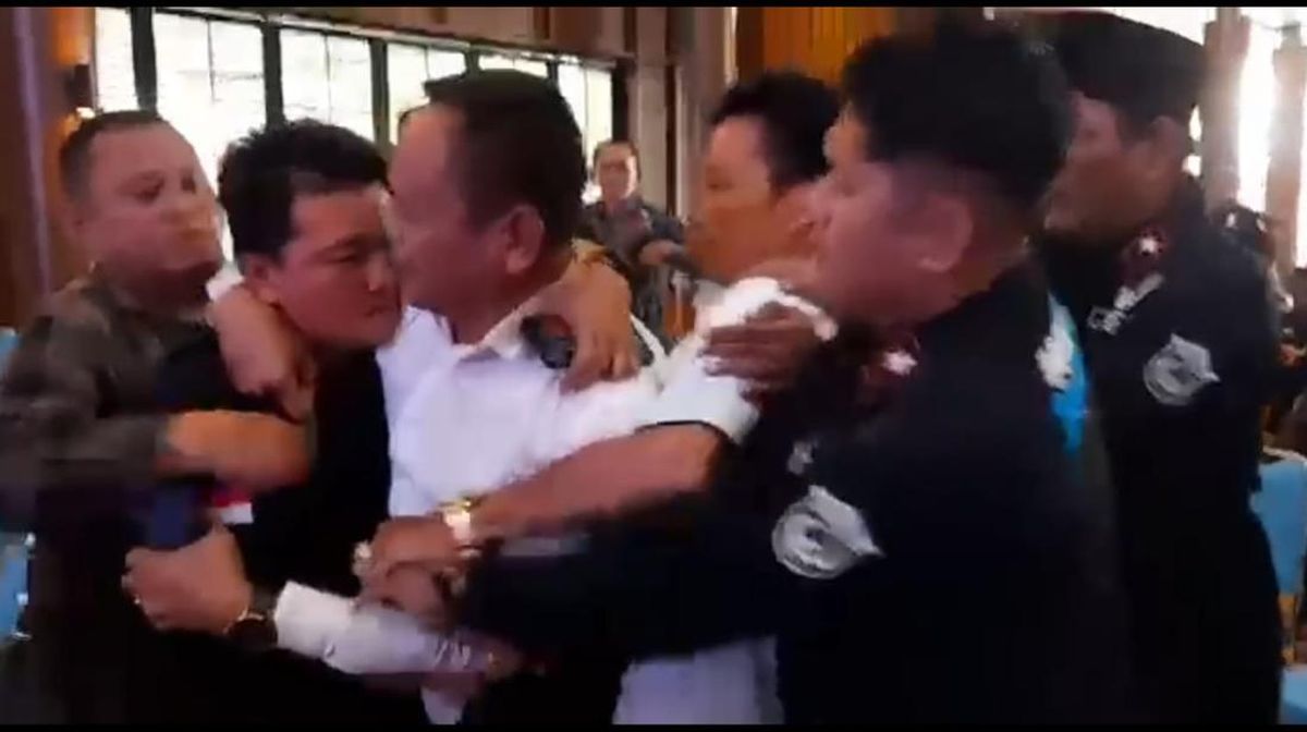 Men mast rus ayolni uxlayotganida sikdim.