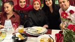 Gaya Asyik Iis Dahlia Makan Mewah hingga Lesehan di Kaki Lima