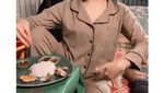 Gaya Asyik Iis Dahlia Makan Mewah hingga Lesehan di Kaki Lima