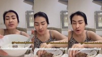 Saat sahur, Iis tampil percaya diri tanpa balutan make up sambil mencicipi soto Betawi kiriman temannya. Foto: Instagram @isdahlia