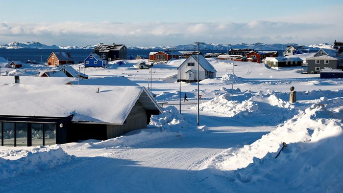 Greenland Hamparan Salju yang Disebut Daratan Hijau A general view shows Nuuk in Greenland, February 4, 2025. REUTERS/Sarah Meyssonnier     TPX IMAGES OF THE DAY
