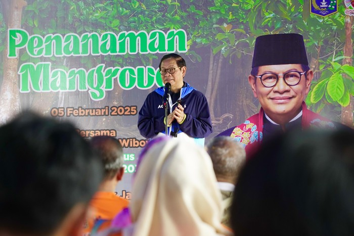 Gubernur Daerah Khusus Jakarta Pramono Anung Wibowo Memberikan Sambutan Di Acara Penanaman Bibit Mangrove Di Hutan Lindung Angke, Kapuk, Jakarta Utara.