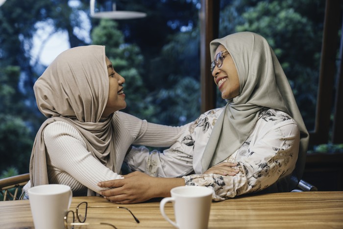 7 Adab Bercanda dan Tertawa, Jangan Mencela- Berbohong