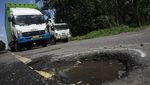 Jalan Pantura Batang Rusak Parah! Lubang Menganga Bisa Picu Kecelakaan