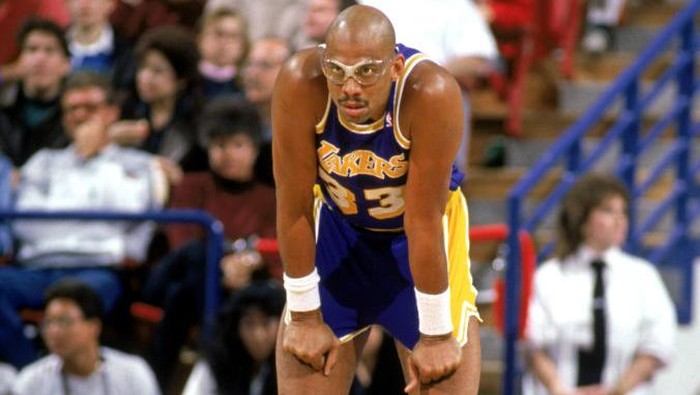 Kareem Abdul-Jabbar SACRAMENTO, CA - 1988: Kareem Abdul-Jabbar #33 of the Los Angeles Lakers rests during an NBA game against the Sacramento Kings at Arco Arena in Sacramento, California in 1988. (Photo by Otto Greule Jr/Getty Images)