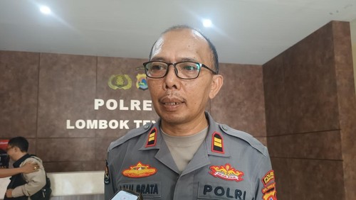 Kasi Humas Polres Lombok Tengah, Iptu Lalu Brata Kusnadi, saat ditemui detikBali di Mapolres Lombok Tengah. (Edi Suryansyah/detikBali)