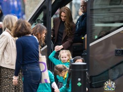 Kate Middleton Temani Murid SD Kunjungan ke Museum, Numpang Bus Sekolah