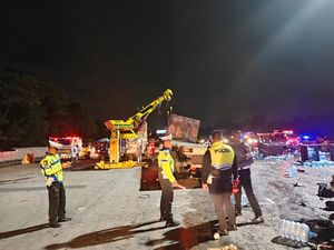 Kecelakaan Maut di GT Ciawi gegara Truk Rem Blong, 8 Nyawa Melayang