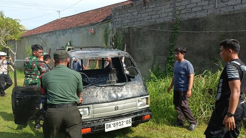Kondisi mobil pikap yang terbakar di Lingkungan Pendem, Kelurahan Pendem, Jembrana, Bali, pada Rabu (5/2/2025). (Foto: Dok. Damkar Jembrana)