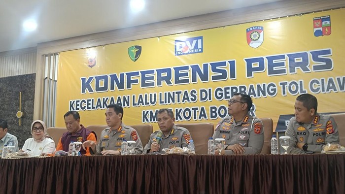 Konferensi pers kasus kecelakaan maut di GT Ciawi (Rizky/detikcom)