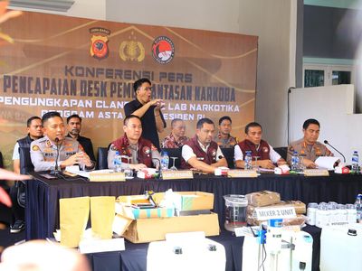 Momen Pengungkapan Pabrik Narkotika Terbesar di Jabar