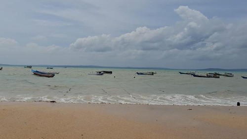 Lokasi budi daya rumput laut milik warga di Desa Tablolong, Kecamatan Kupang Barat, Kabupaten Kupang, NTT, yang rusak dihantam gelombang tinggi. (Yufengki Bria/detikBali)