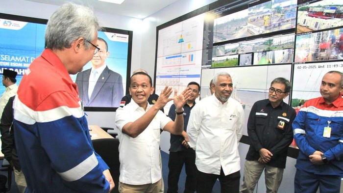Menteri Energi dan Sumber Daya Mineral (ESDM) Bahlil Lahadalia didampingi manajemen PHR dan SKK Migas melakukan peninjauan ke wilayah kerja PT Pertamina Hulu Rokan (PHR) di Duri, Bengkalis, Rabu (5/2/2025).